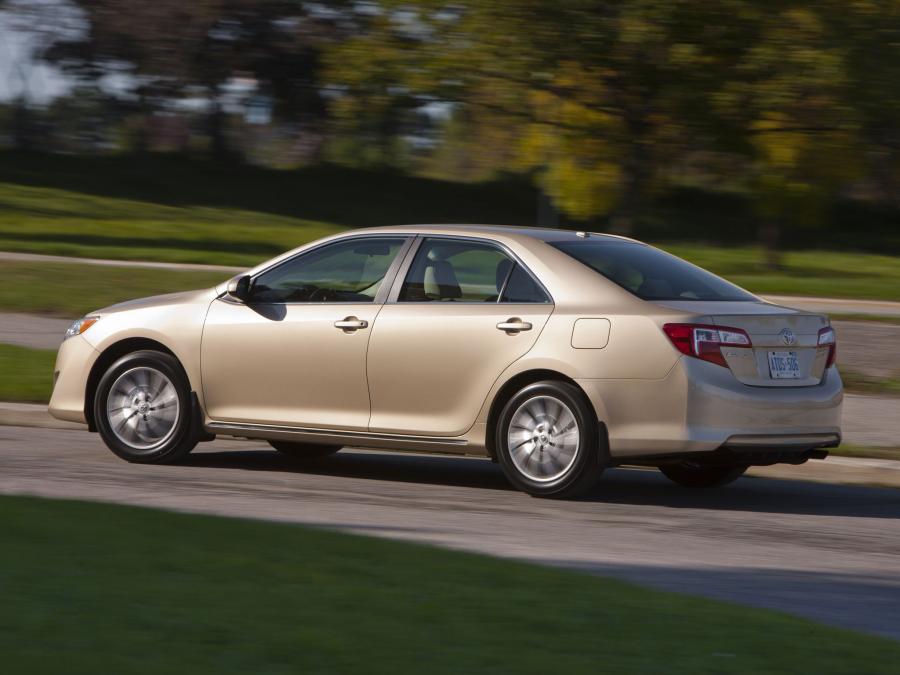  Toyota Camry LE 2011 года  (фото 4 из 10)